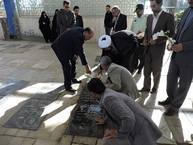 غبار روبی مزار شهید رحیمی در بیرجند+تصاویر