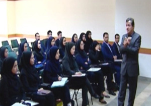 یک استاد به ازای بیش از چهل نفر دانشجو + فیلم
