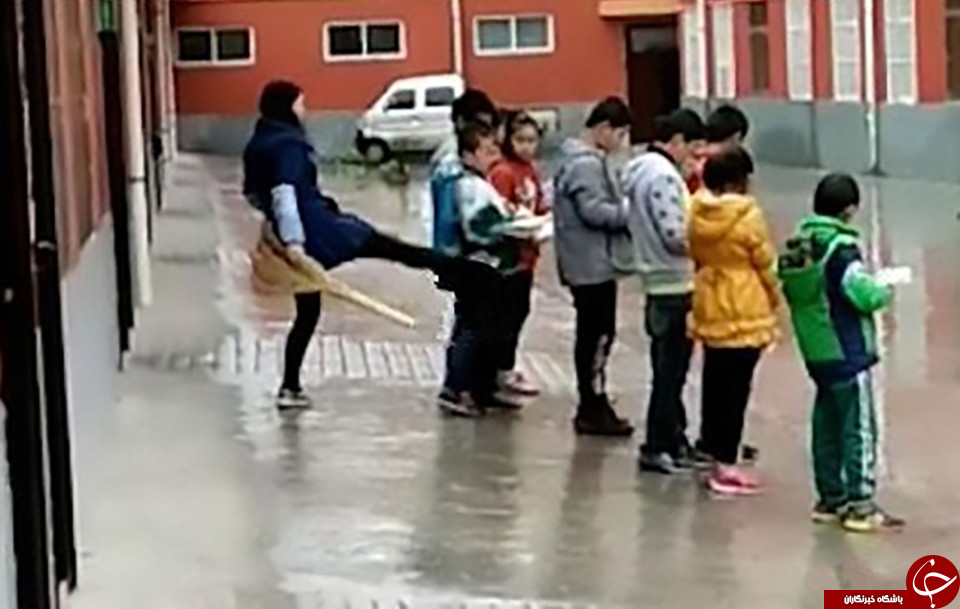 معلم خشمگین دانش آموزان را به باد کتک گرفت+ فیلم