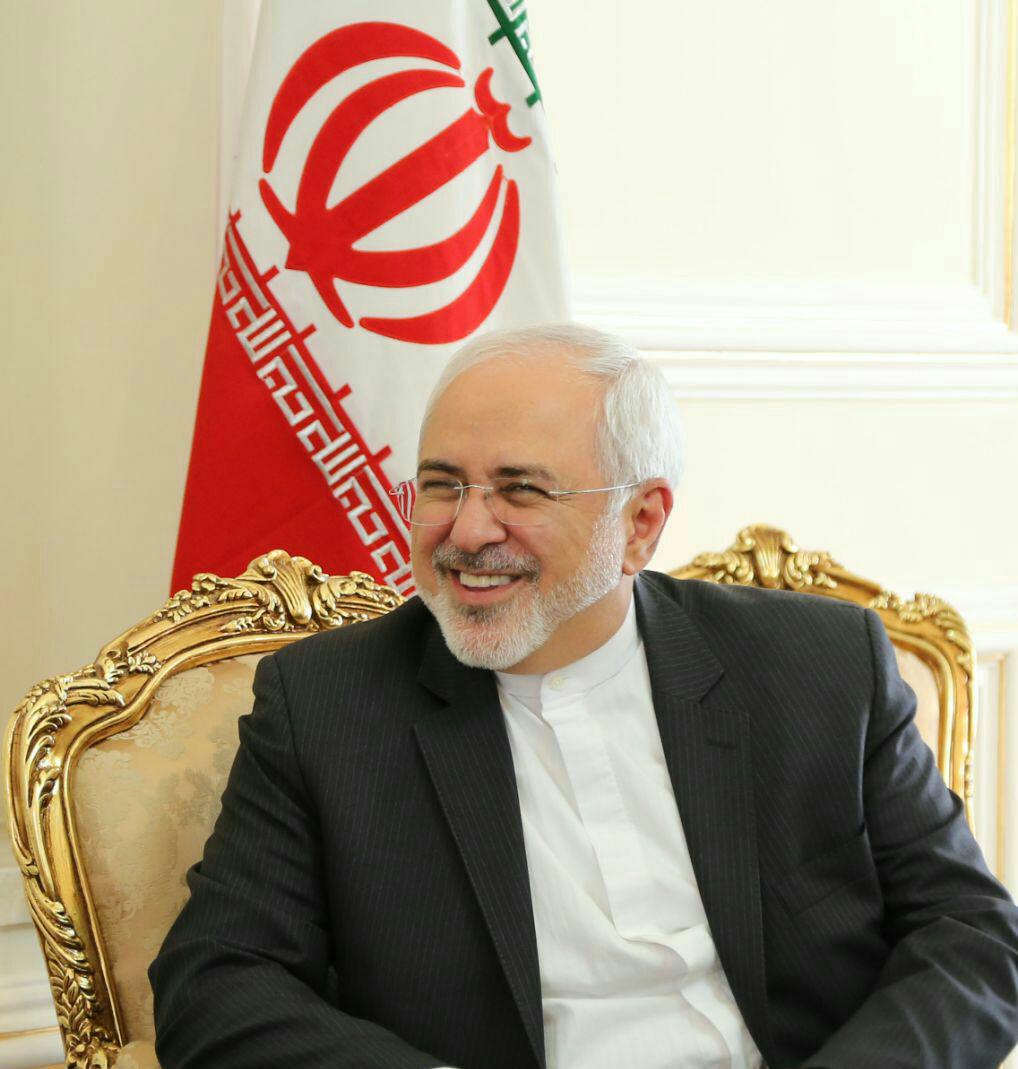 ظریف در کمپین &laquo;کتاب به جای گل&raquo; شرکت کرد