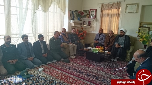 دیدار اعضای ستاد استکبار ستیزی با خانواده شهید رحیمی+تصاویر