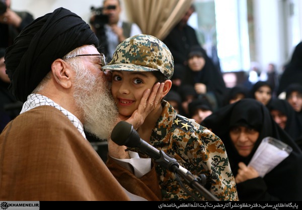 دیدار جمعی از خانواده&zwnj;های شهدای مدافع حرم با رهبر انقلاب
