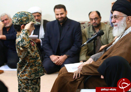 عکس/ سلام نظامی فرزند شهید مدافع حرم به رهبر انقلاب