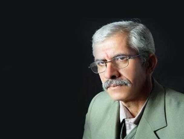 به زودی نگارش «با اسب ها بر مخمل سرخ» به پایان می رسد. به زودی نگارش «با اسب ها بر مخمل سرخ» به پایان می رسد.
