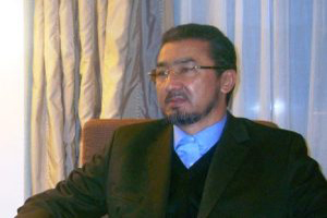 رئیس پارلمان: یک هیئت برای پادرمیانی و حل اختلافات سران حکومت باید تعیین شود