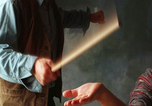 جزئیات تکان دهنده از تنبیه بـدنی دو دانش آموز در فارس