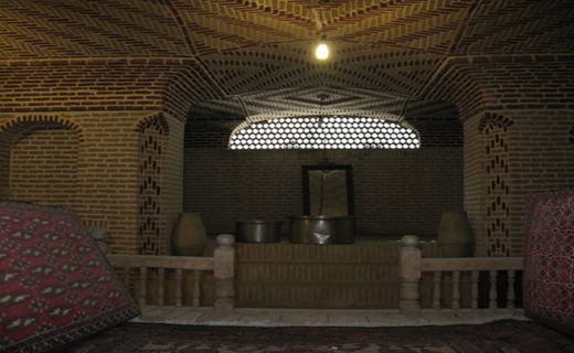 خانه ای نیمه جان و رو به انزال درقزوین