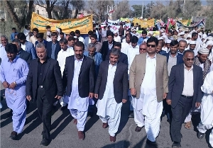 طنین «مرگ بر آمریکا» در آسمان نخل و کویر