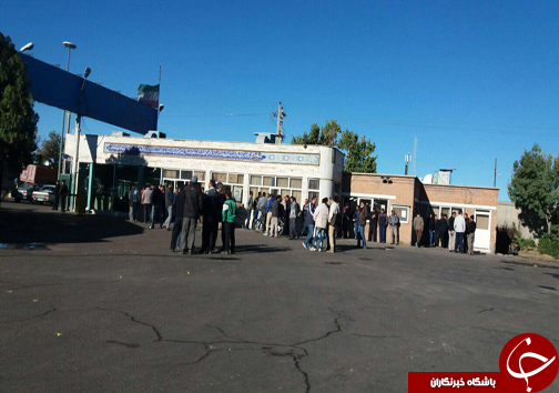 تجمع کارگران کارخانه شیشه قزوین به روز دوم کشید+عکس