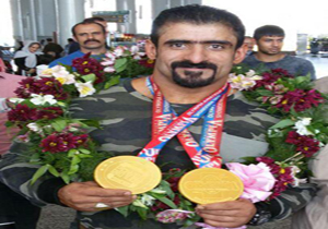 بازگشت قهرمان پاورلیفتینگ جهان از مسابقات جهانی