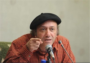 محمد علی طالبی «کادو» درست میکند