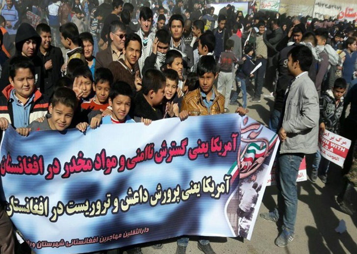 حضور دانش&zwnj;آموزان مهاجر افغانستانی در راهپیمایی 13 آبان