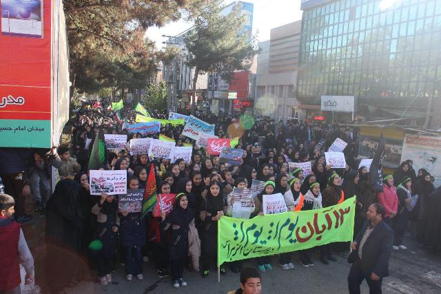 مراسم راهپیمایی یوم الله 13 آبان در پارس آباد برگزار شد
