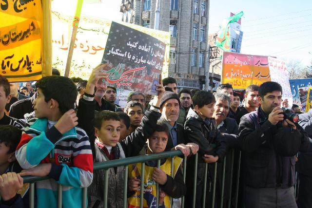 مراسم راهپیمایی یوم الله 13 آبان در پارس آباد برگزار شد