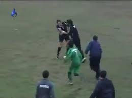 سفارشی///شدت گرفتن پدیده حمله به  داوران فوتبال از دیدگاه کارشناسان داوری  //تصاویر