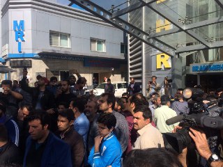 گزارش تصویری حضور هواداران و پیشکسوتان فوتبال و برخی مسئولان استقلال در بیمارستان ایرانمر