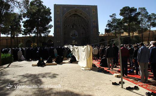 اقامه نماز جمعه در مسجد امام خمینی سمنان + تصاویر