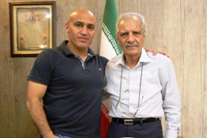 حضور منصوريان در منزل مرحوم منصور پورحيدري+فیلم
