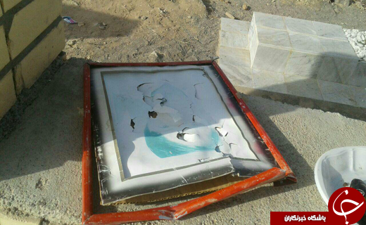 بی احترامی به قبور گلزار شهدای بزمان به دست افراد ناشناس +تصاویر