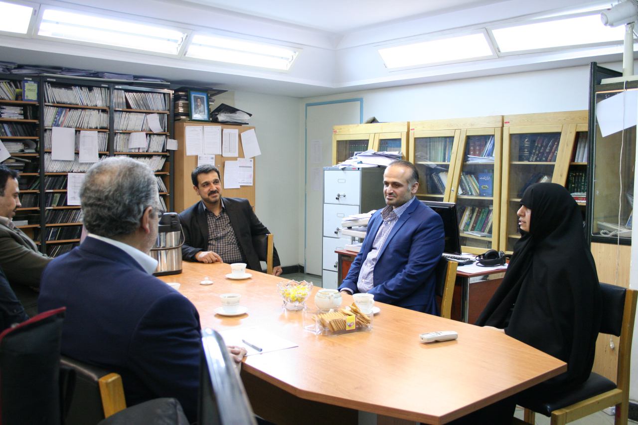 معاون صدا از برنامه‌ساز رادیو ایران تقدیر کرد