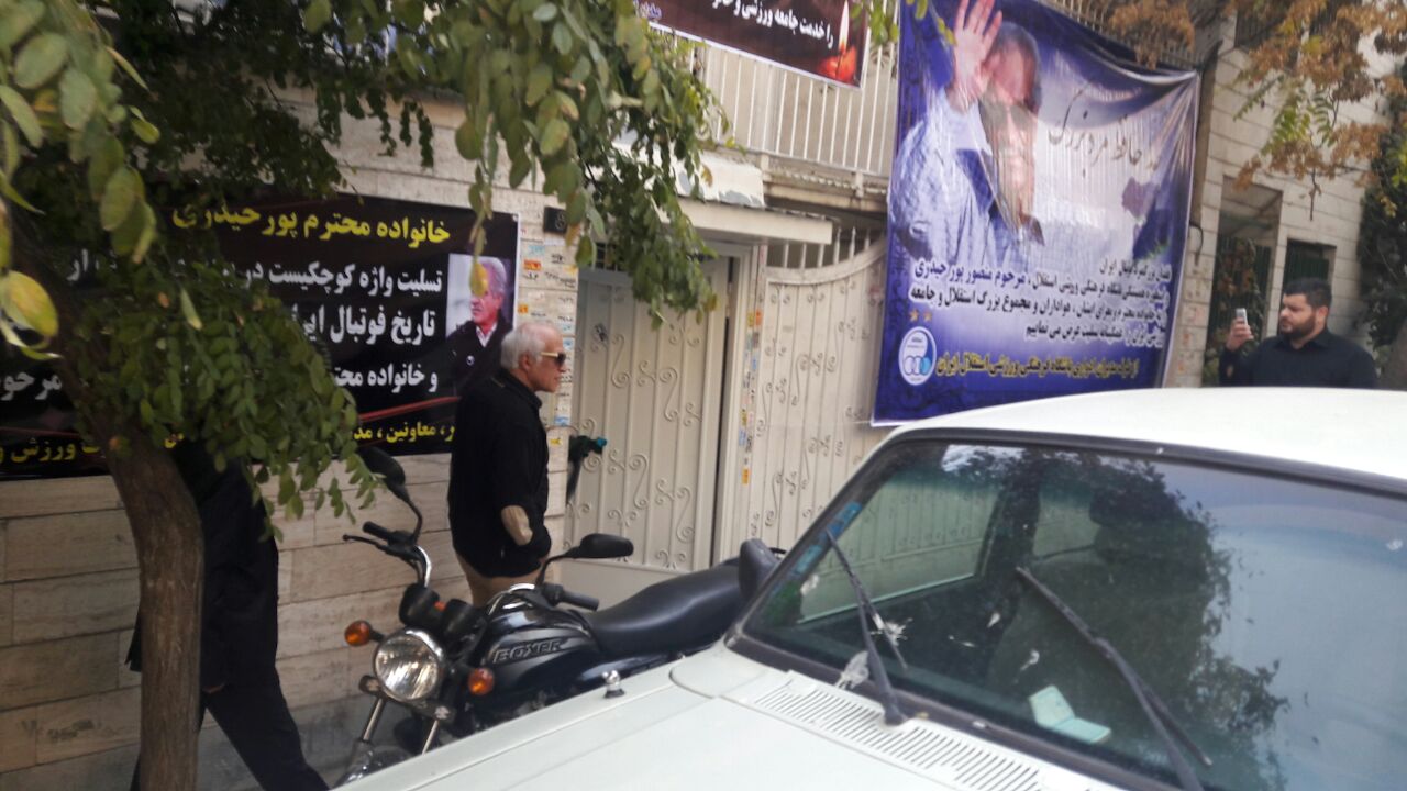 تصاویر حضور بازیکنان استقلال در خانه مرحوم پورحیدری