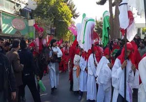 حرکت کاروان نمادین اسرای کربلا در تربت حیدریه + فیلم