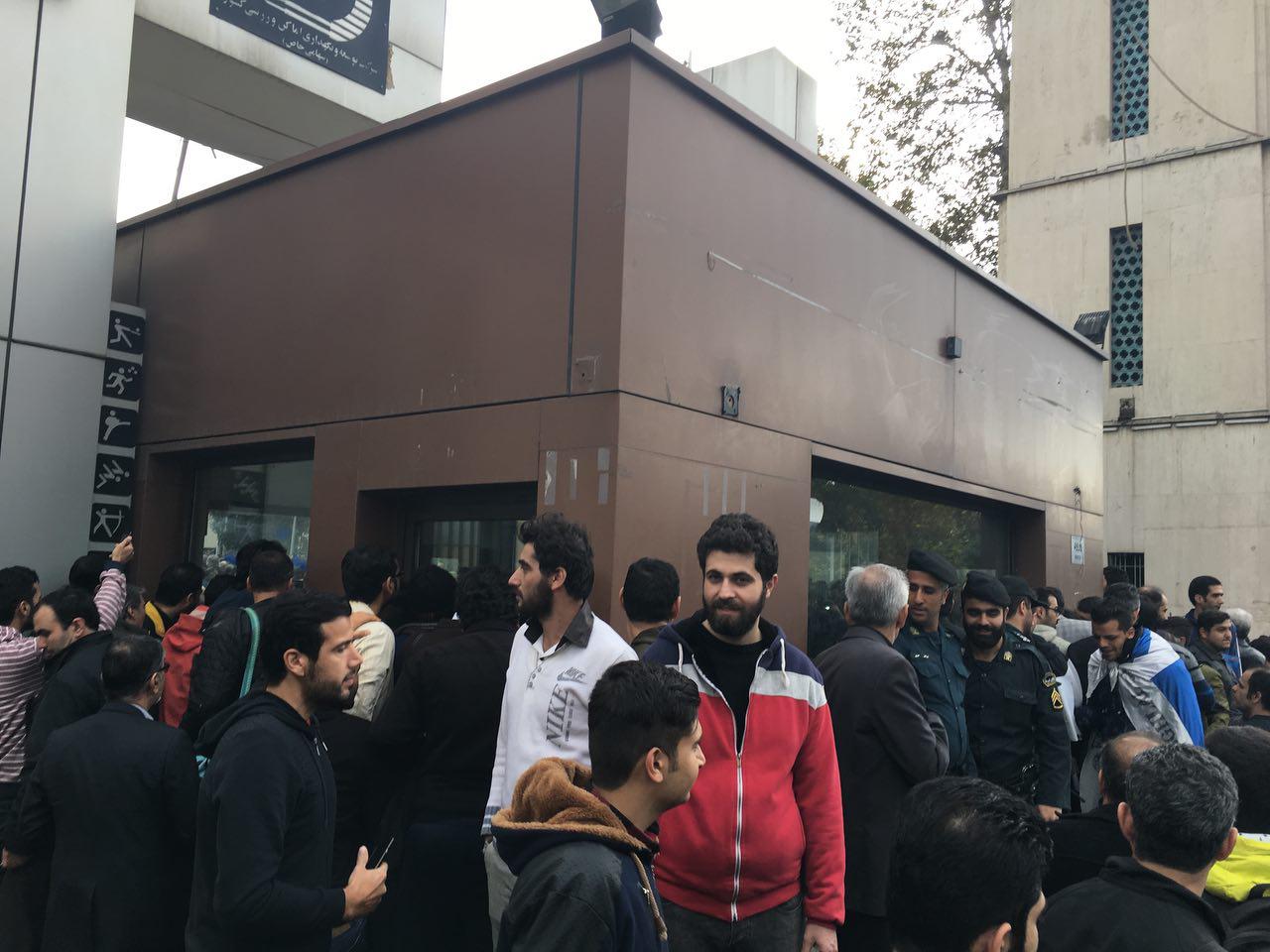لحظه به لحظه با مراسم تشییع پیکر منصور پورحیدری +عکس و فیلم