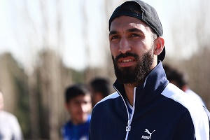 چشمی: منصورخان حق پدری بر گردن همه ما داشتند