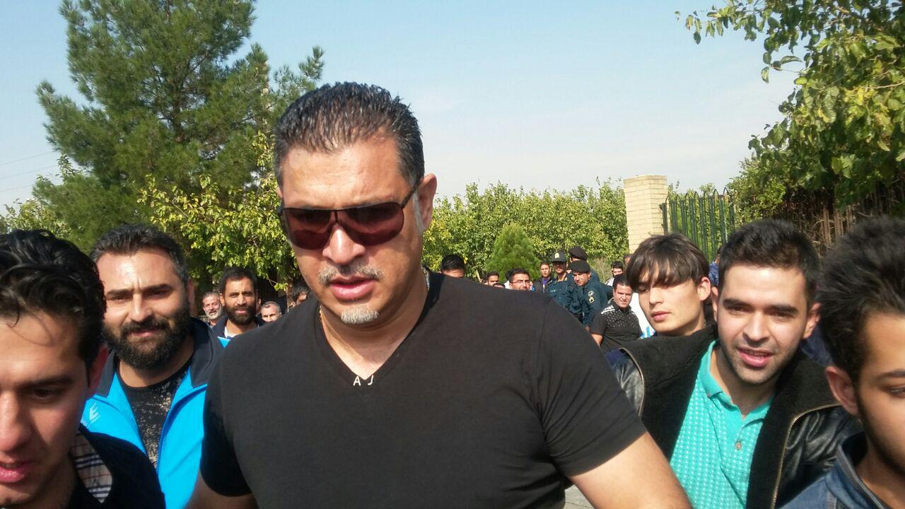 آخرین وداع با مرحوم پورحیدری/منصورخان به خانه ابدی رسید+عکس و فیلم