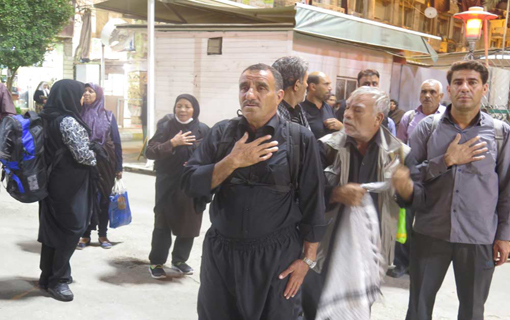 نخستین گروه زائران پياده اربعين وارد كربلا شدند + تصاوير