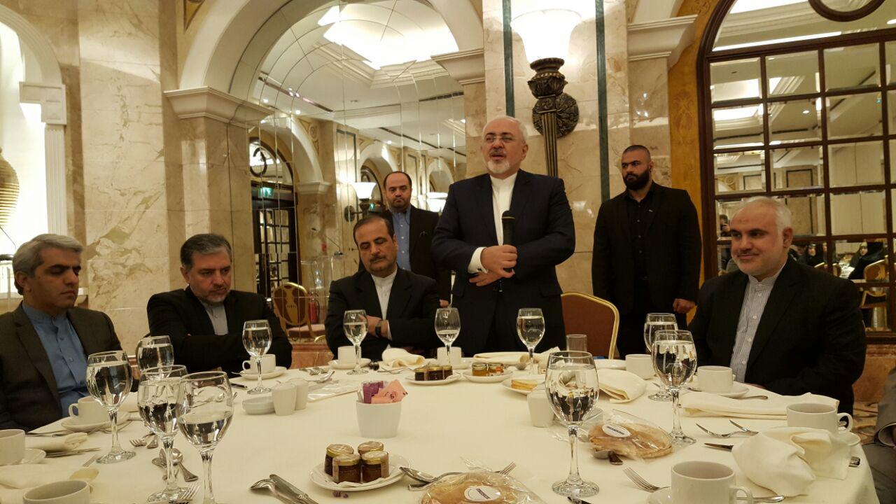 دیدار ظریف با مسئولان نهادهای ایرانی در لبنان دیدار ظریف با مسئولان نهادهای ایرانی در لبنان