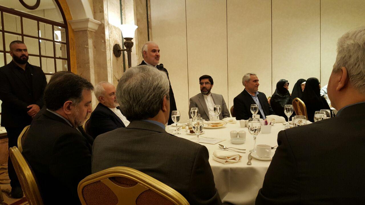 دیدار ظریف با مسئولان نهادهای ایرانی در لبنان دیدار ظریف با مسئولان نهادهای ایرانی در لبنان