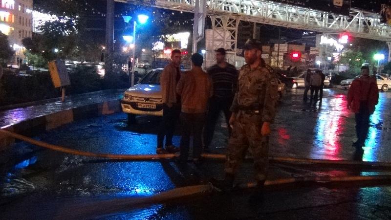 نجات سرنشینان خودروهای گرفتار درسيلاب خرم آباد
