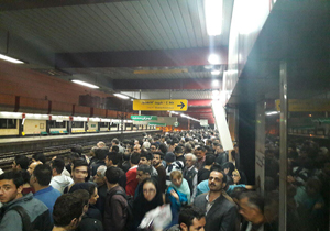 ازدحام غیر قابل تصور در مترو صادقیه + تصاویر