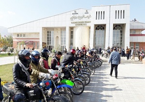 اجرای طرح ایمن سازی موتورسواران شاغل در مرز تمرچین پیرانشهر