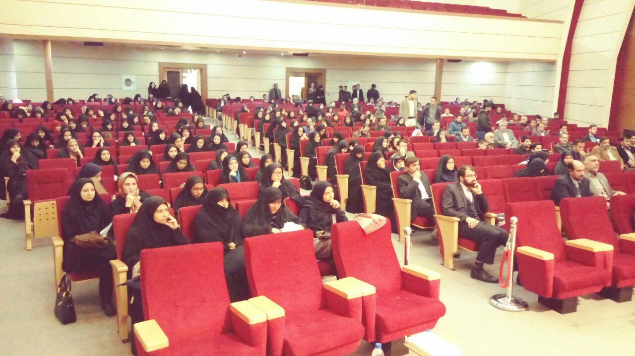 تجلیل از برگزیدگان مسابقات قرآن و عترت دانشگاه علوم پزشکی مشهد