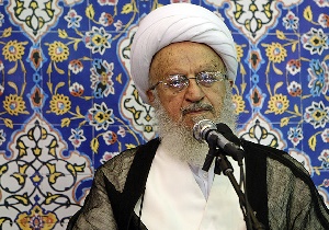 آیت&zwnj;الله مکارم&zwnj;: فضای مجازی نمی&zwnj;تواند جایگزین کتاب شود