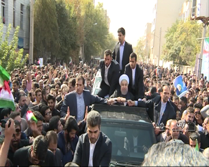 رئیس جمهور وارد اراک شد + تصاویر
