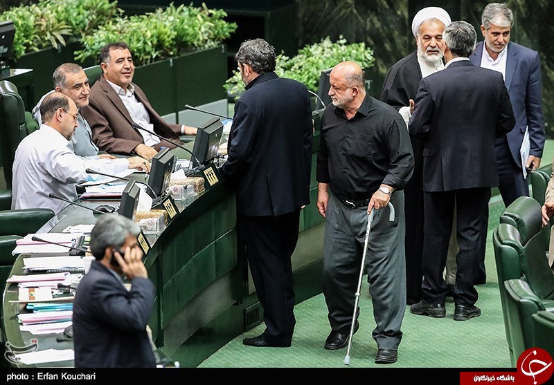 عصای قاضی&zwnj;پور در مجلس+عکس