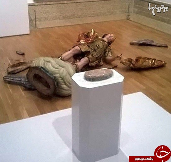 نابودی مجسمه ۴۰۰ ساله با یک سلفی !