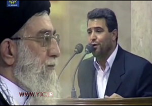 شعرخوانی مداح آذری‌زبان در حضور رهبرانقلاب + فیلم