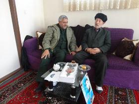 دیدار فرمانده سپاه خوی با خانواده شهداء