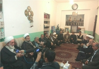 دیدار مسئولان استانی با خانواده شهید خزایی