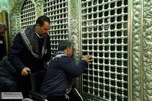 پس از 35 سال حسرت، بر ضریح مطهرامام رضا(ع) بوسه زدم