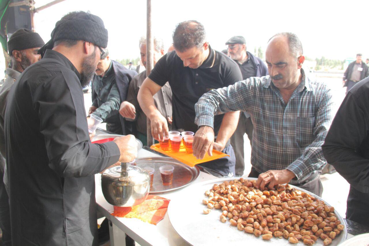 راه&zwnj;اندازی موکب مهاجرین افغانستانی در مسیر زائرین اربعین