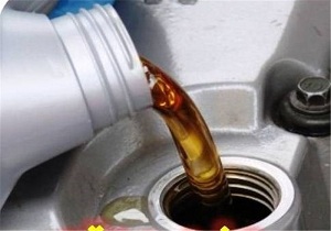 انهدام باند تهیه و توزیع روغن موتور تقلبی در کرمانشاه
