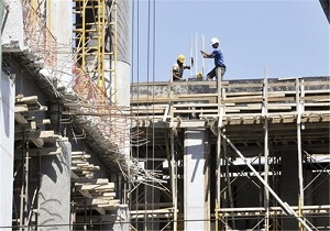 احتیاط! کارگران ساختمانی بدون بیمه مشغول کارند