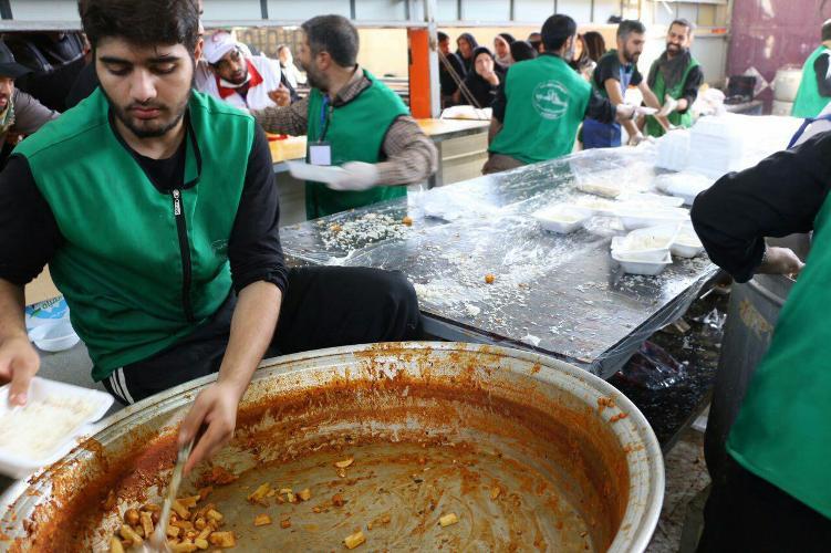 فعالیت موکب آذربایجان غربی در ارائه خدمات به زائران کربلای حسینی+تصویر