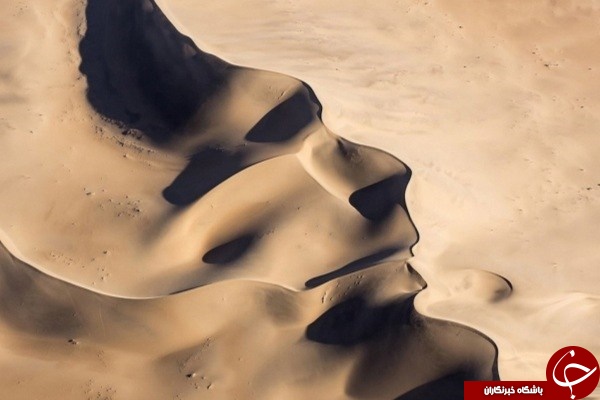 چهره یک مرد روی شن&zwnj;های صحرایی در آفریقا