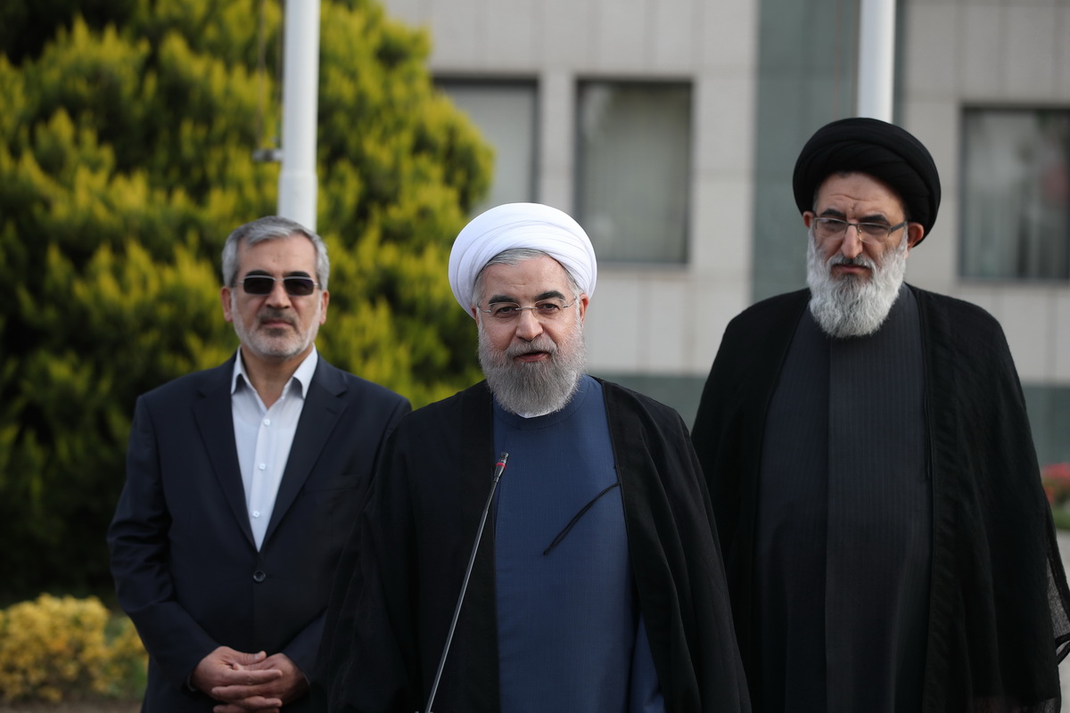 روحانی وارد استان البرز شد/ رئیس جمهور: دولت برای توسعه البرز هرچه در حد توان داشته باشد، انجام خواهد داد + فیلم